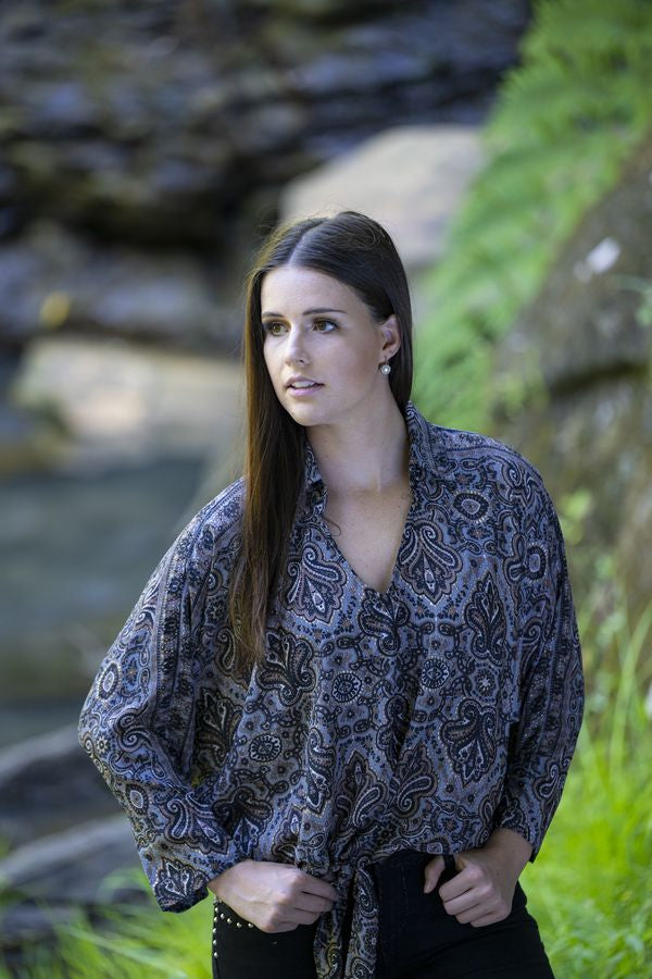 Cienna: Astrid Collared Top